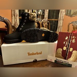 BRAND NEW Women's Kinsley 6" Water Resistant Boots SIZE 6.5